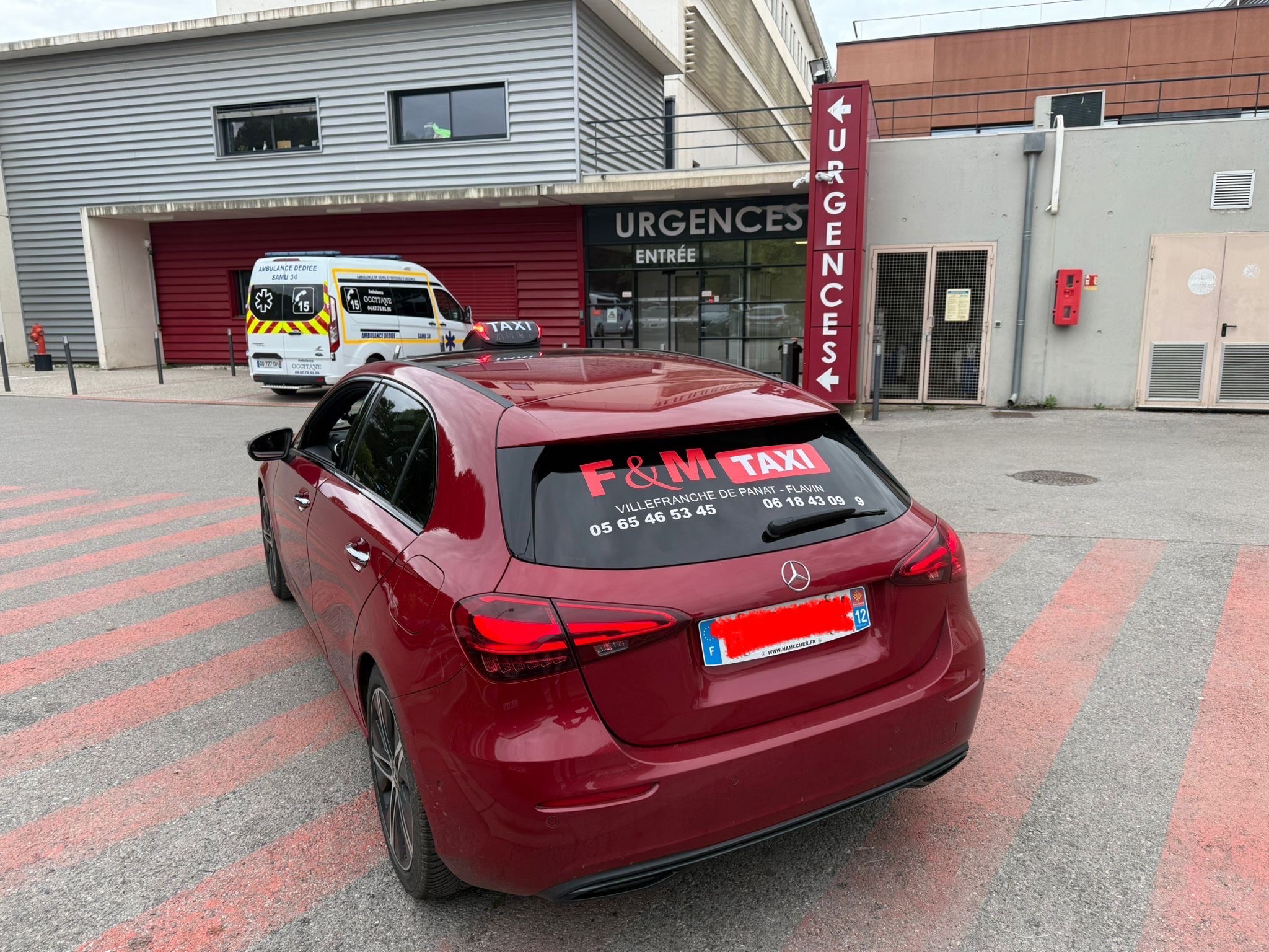 mercedes rouge 30 F&M Taxi